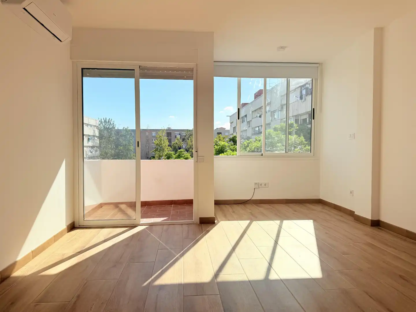 Balcony of Apartments for rent in Sant Adrià de Besòs  with Air Conditioner and Balcony