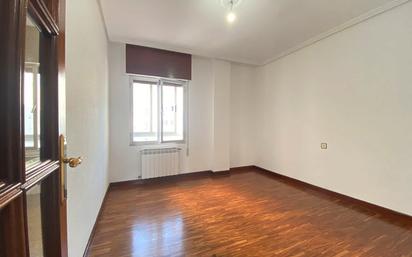 Bedroom of Flat for sale in Vitoria - Gasteiz  with Heating, Parquet flooring and Storage room