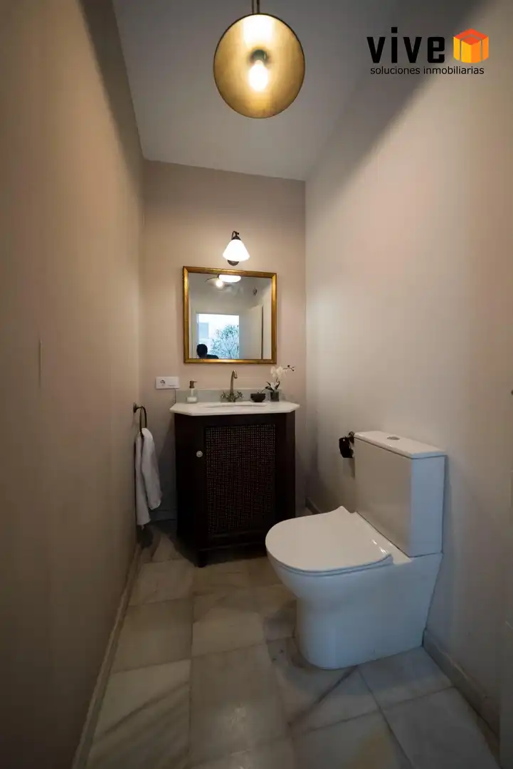Baño de Casa o chalet en venta en Sevilla con Aire acondicionado, Calefacción y Jardín privado