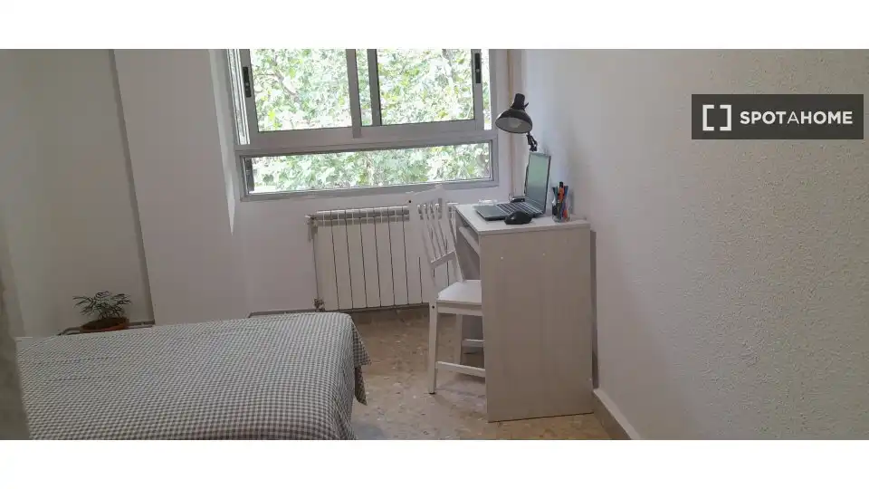 Bedroom of Flat for share in Madrid  with Air Conditioner, Terrace and Furnished