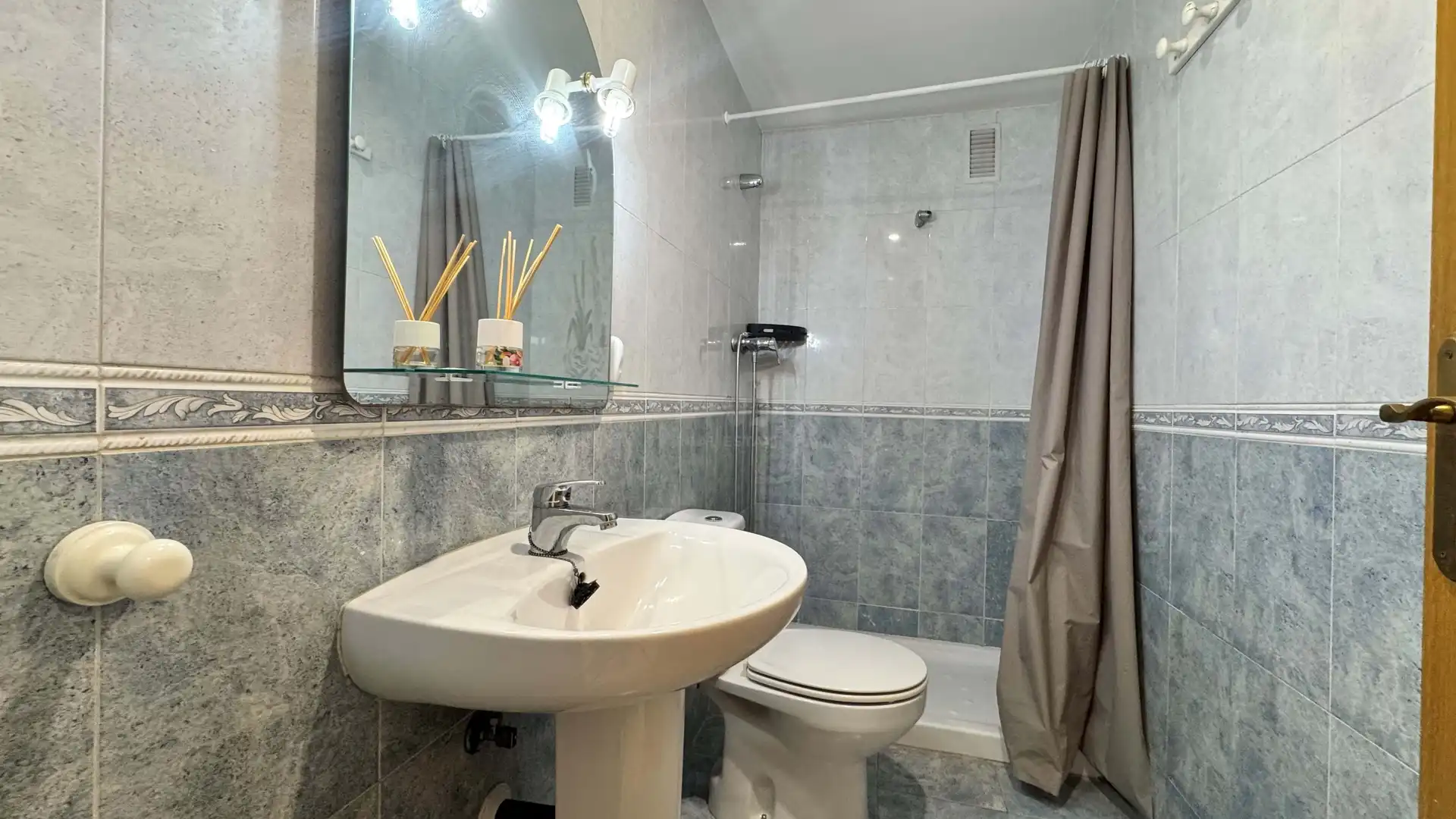 Bathroom of Flat for sale in Alicante / Alacant  with Swimming Pool
