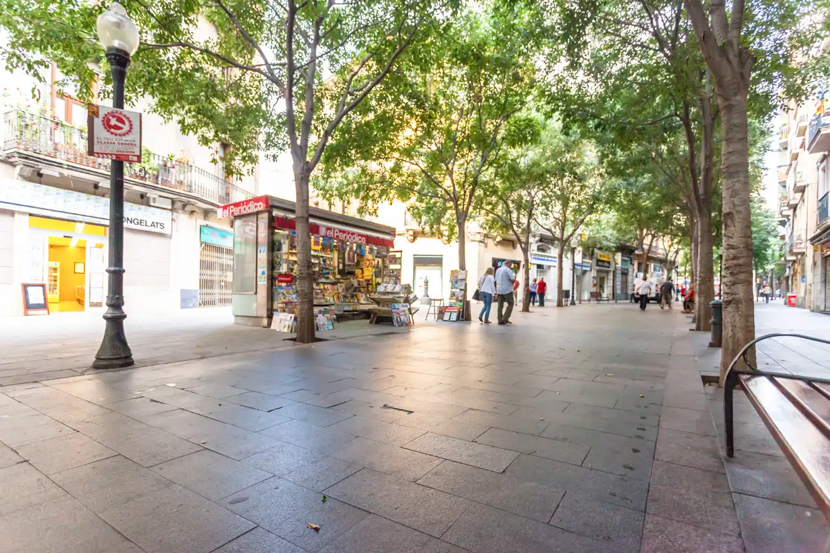 Vista exterior de Planta baixa en venda en Barcelona amb Terrassa, Traster i Balcó