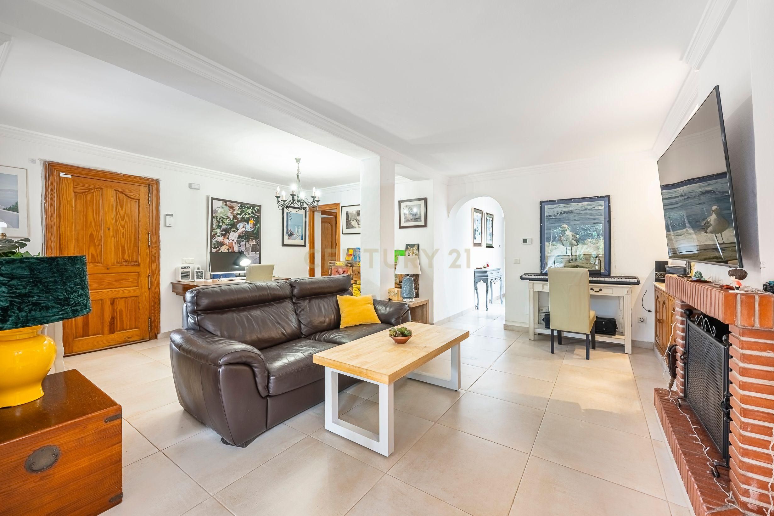 Vista exterior de Casa o xalet en venda en Marbella amb Jardí privat i Traster