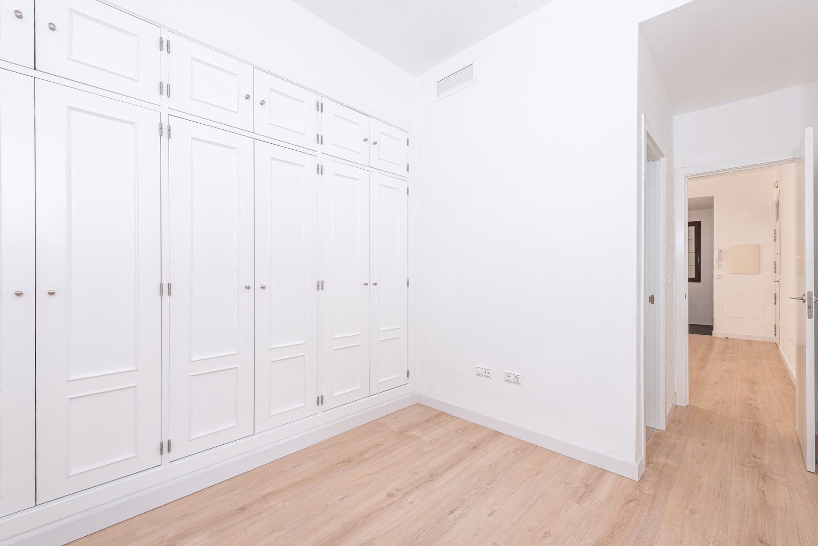 Bedroom of Flat for sale in  Sevilla Capital  with Air Conditioner and Balcony