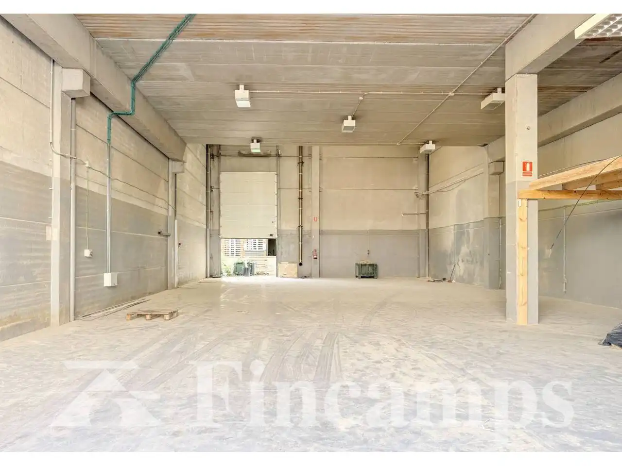 Fabrikhallen zur Miete in Balenyà mit Heizung und Alarm
