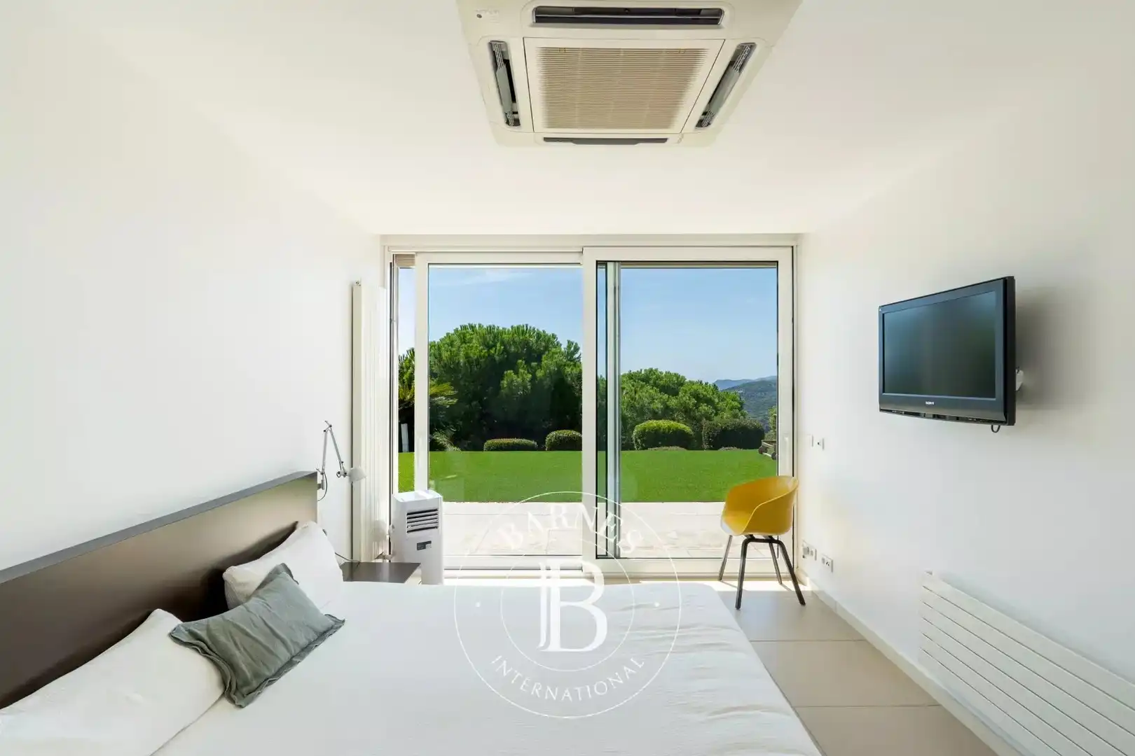 Schlafzimmer von Haus oder Chalet zum Verkauf in Sant Andreu de Llavaneres mit Klimaanlage, Heizung und Privatgarten
