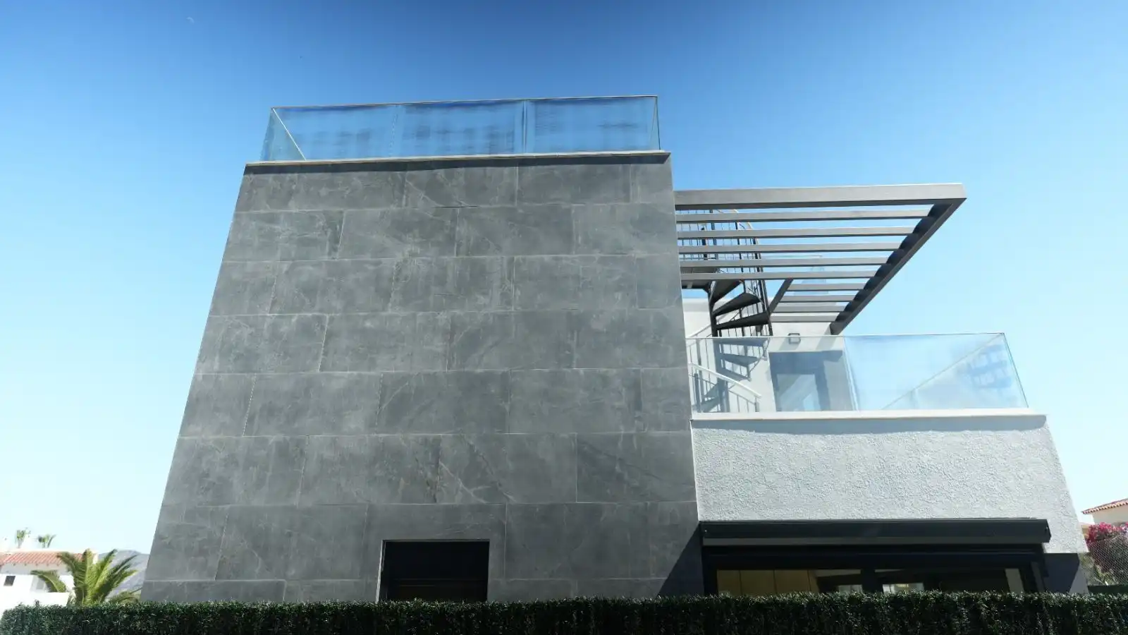 Vista exterior de Casa o xalet en venda en La Nucia amb Aire condicionat, Jardí privat i Terrassa