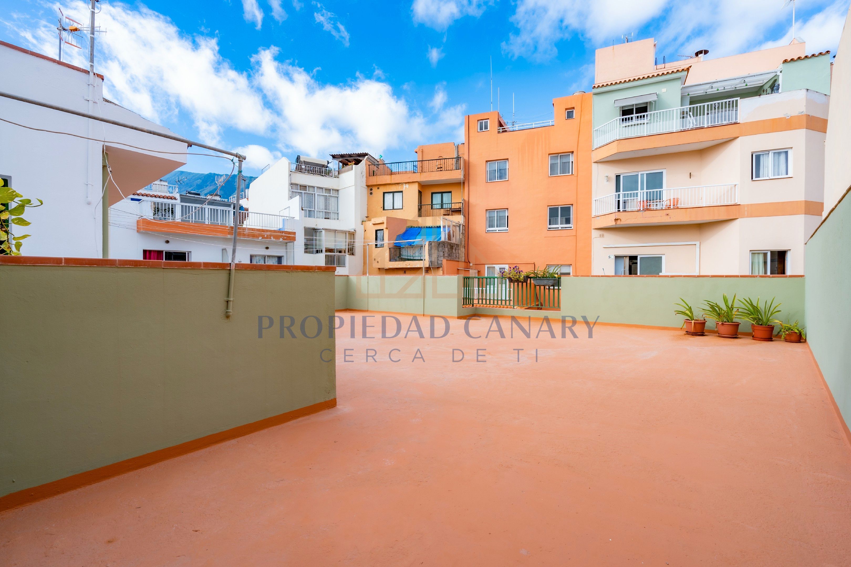 Exterior view of Single-family semi-detached for sale in Los Realejos  with Terrace, Balcony and Internet