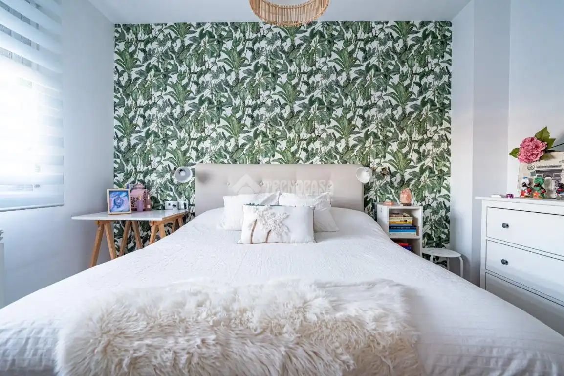 Bedroom of Flat for sale in Granada  with Air Conditioner, Heating and Terrace