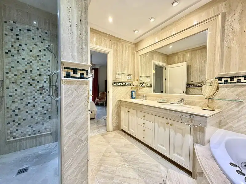 Baño de Apartamento de alquiler en Marbella con Aire acondicionado, Calefacción y Terraza