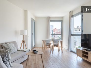 Appartamento con balcone in affitto a Sant Martí