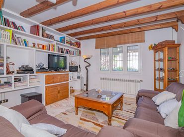 Detached house with balcony for sale in Calle de los Arrayanes