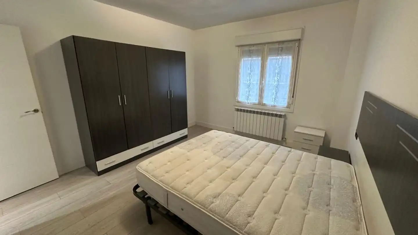 Bedroom of Flat for sale in Vitoria - Gasteiz  with Heating, Parquet flooring and Furnished