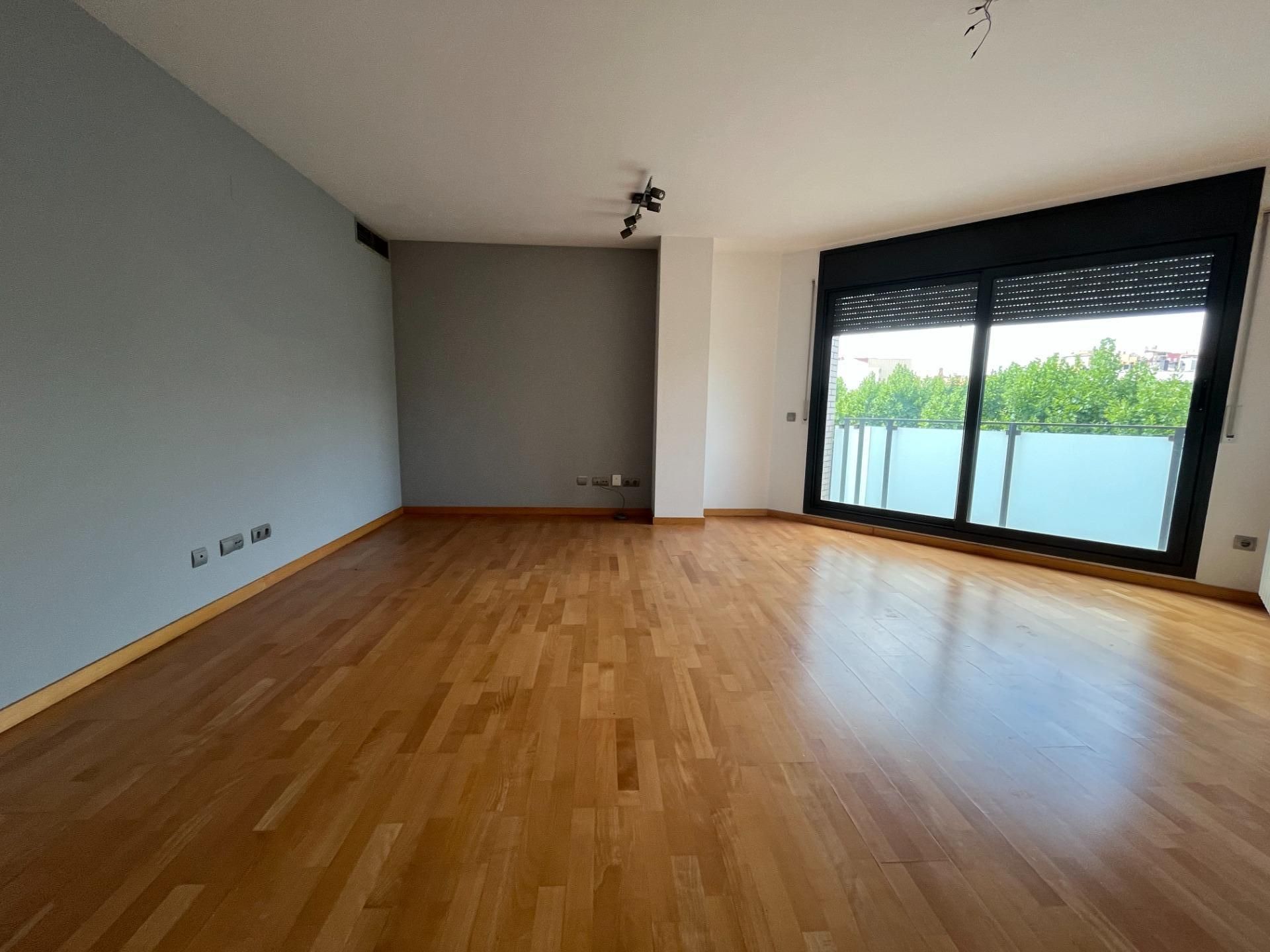 Living room of Flat for sale in Igualada  with Air Conditioner, Heating and Parquet flooring