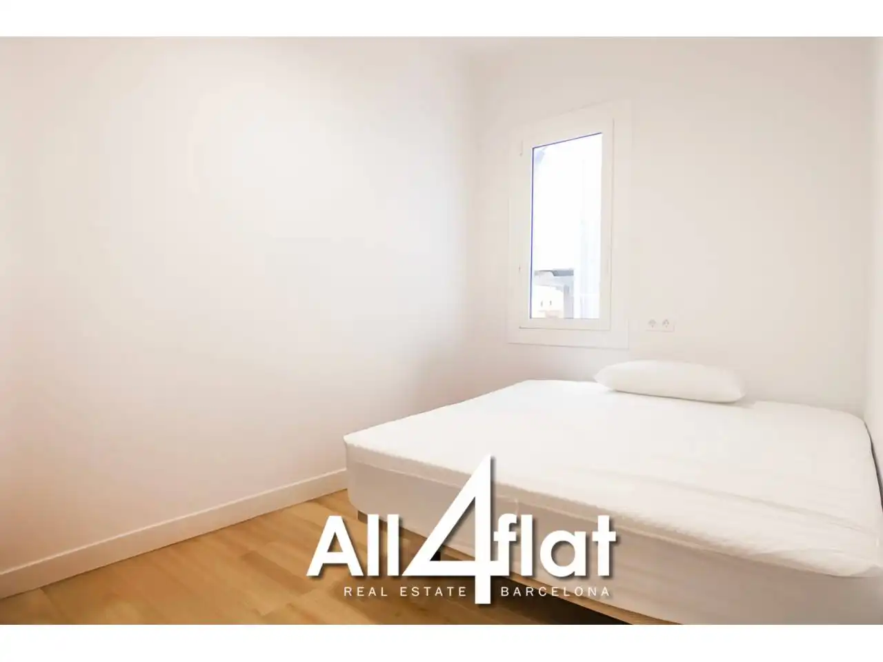 Bedroom of Flat for rent in Barcelona  with Air Conditioner and Alarm
