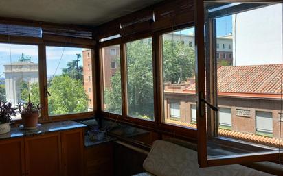 Bedroom of Flat for sale in  Madrid Capital  with Heating, Private garden and Terrace