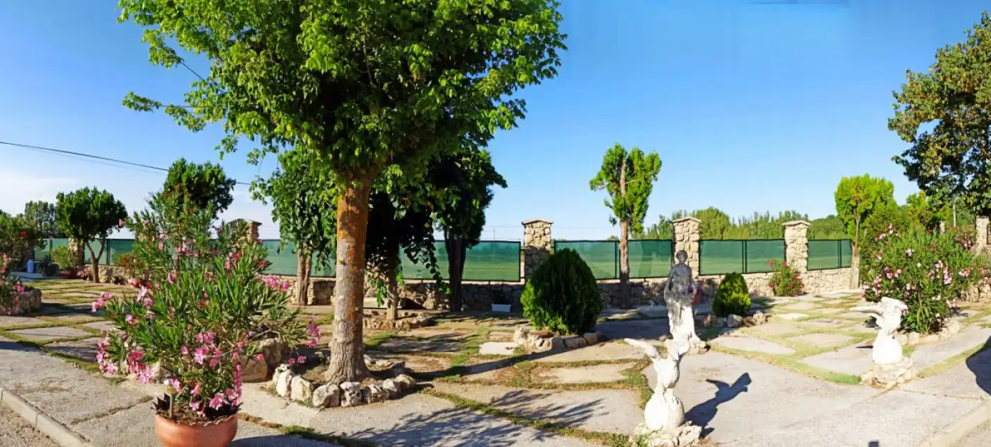 Jardí de Casa o xalet en venda en Husillos  amb Terrassa