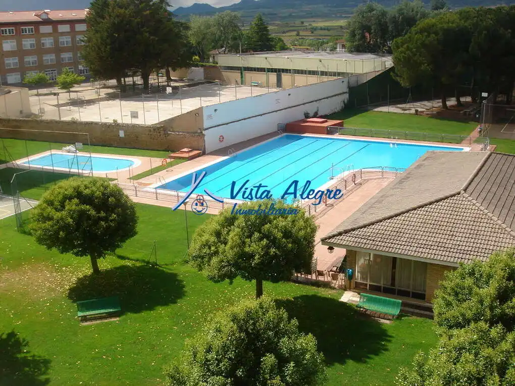 Piscina de Piso de alquiler en Haro con Jardín privado, Terraza y Piscina