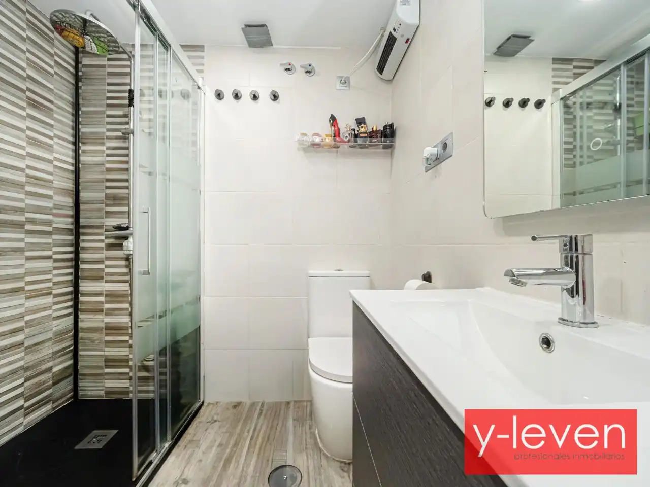Bathroom of Flat for sale in Málaga  with Air Conditioner