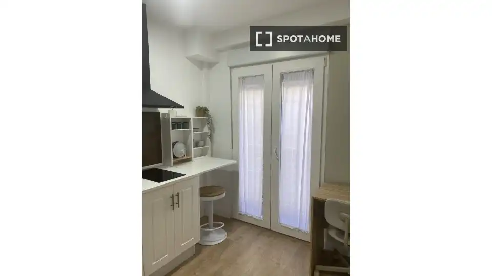 Exterior view of Flat for rent in Valencia  with Air Conditioner, Heating and Furnished