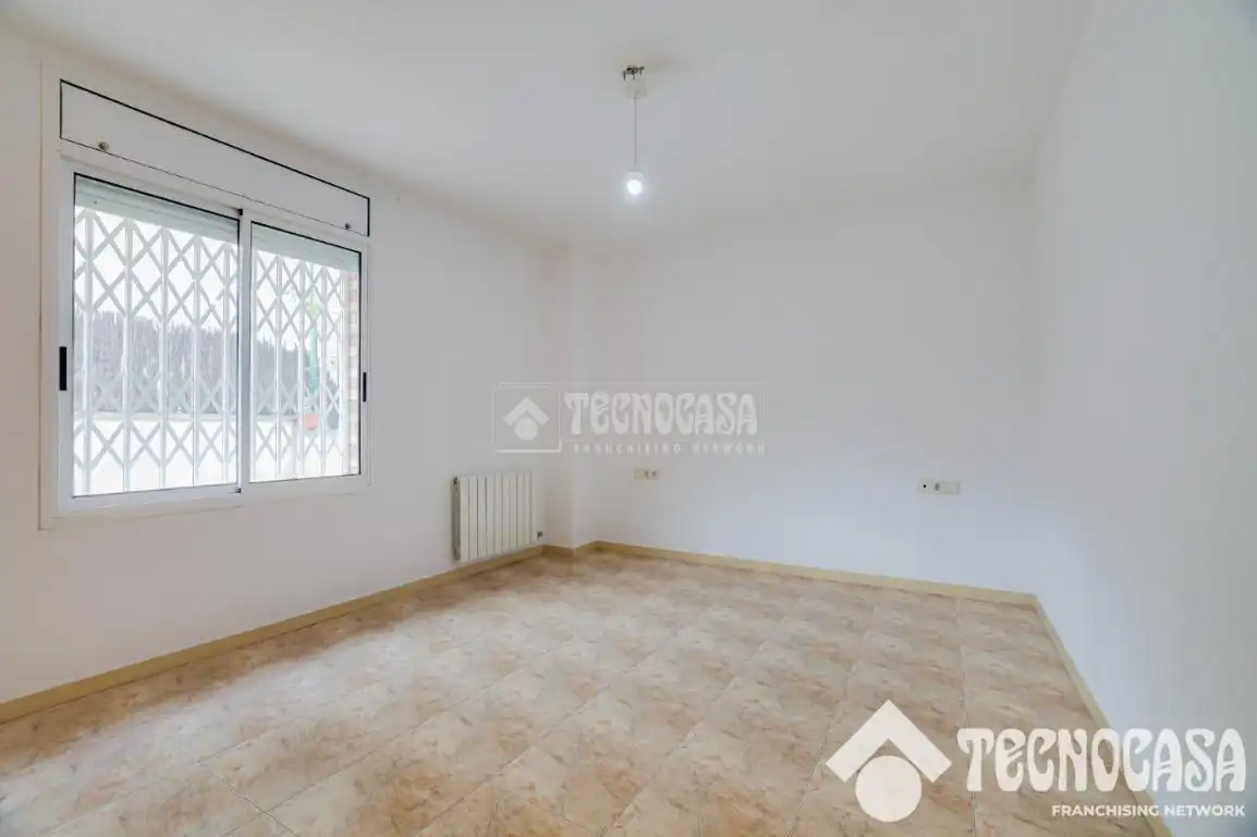 Bedroom of Flat for sale in Mataró  with Air Conditioner, Heating and Storage room