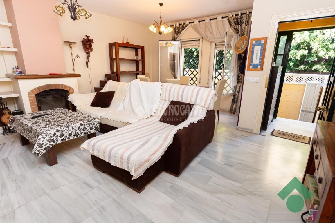 Sala de estar de Casa adosada en venta en Algeciras con Terraza y Balcón