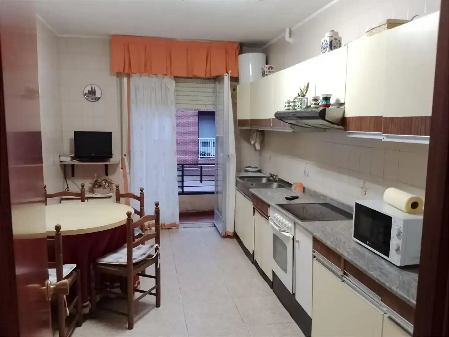 Cuina de Pis en venda en Baños de Río Tobía amb Balcó