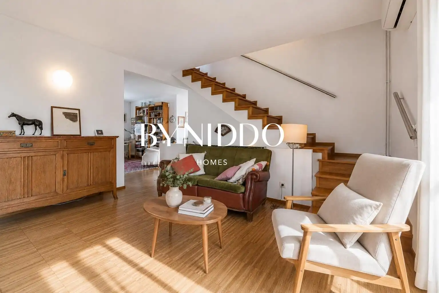 Sala d'estar de Casa o xalet en venda en Sant Cugat del Vallès amb Aire condicionat, Calefacció i Jardí privat