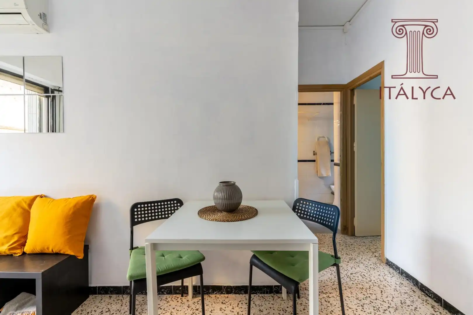 Dining room of Flat for sale in Sevilla  with Air Conditioner and Terrace