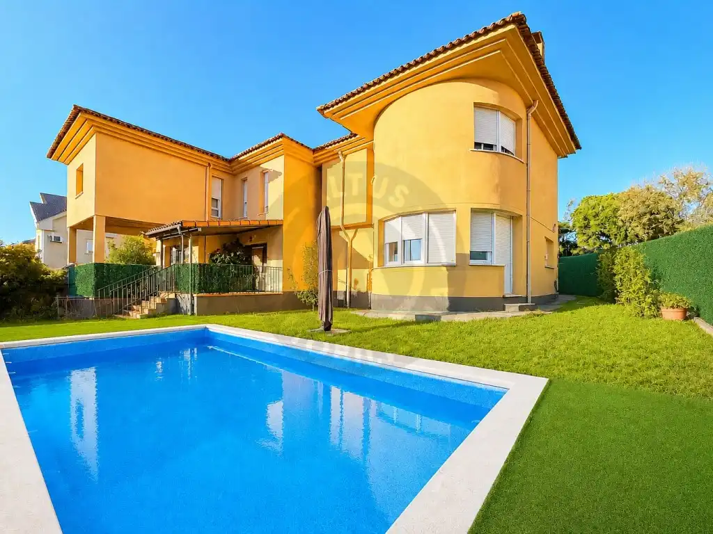 Piscina de Casa o chalet en venta en Cáceres con Piscina, Horno y Lavadora