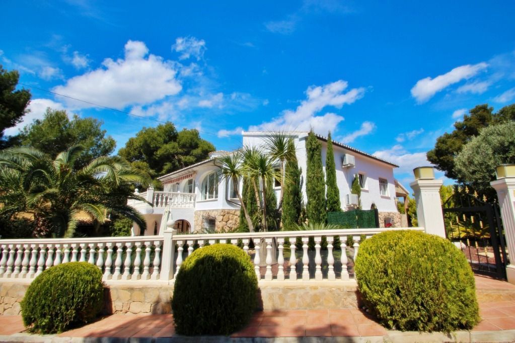 Vista exterior de Casa o xalet en venda en Moraira amb Aire condicionat, Calefacció i Jardí privat
