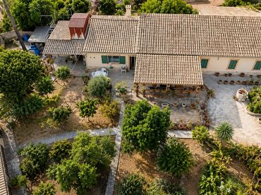 Casa con jardín en venta en cami clot 9