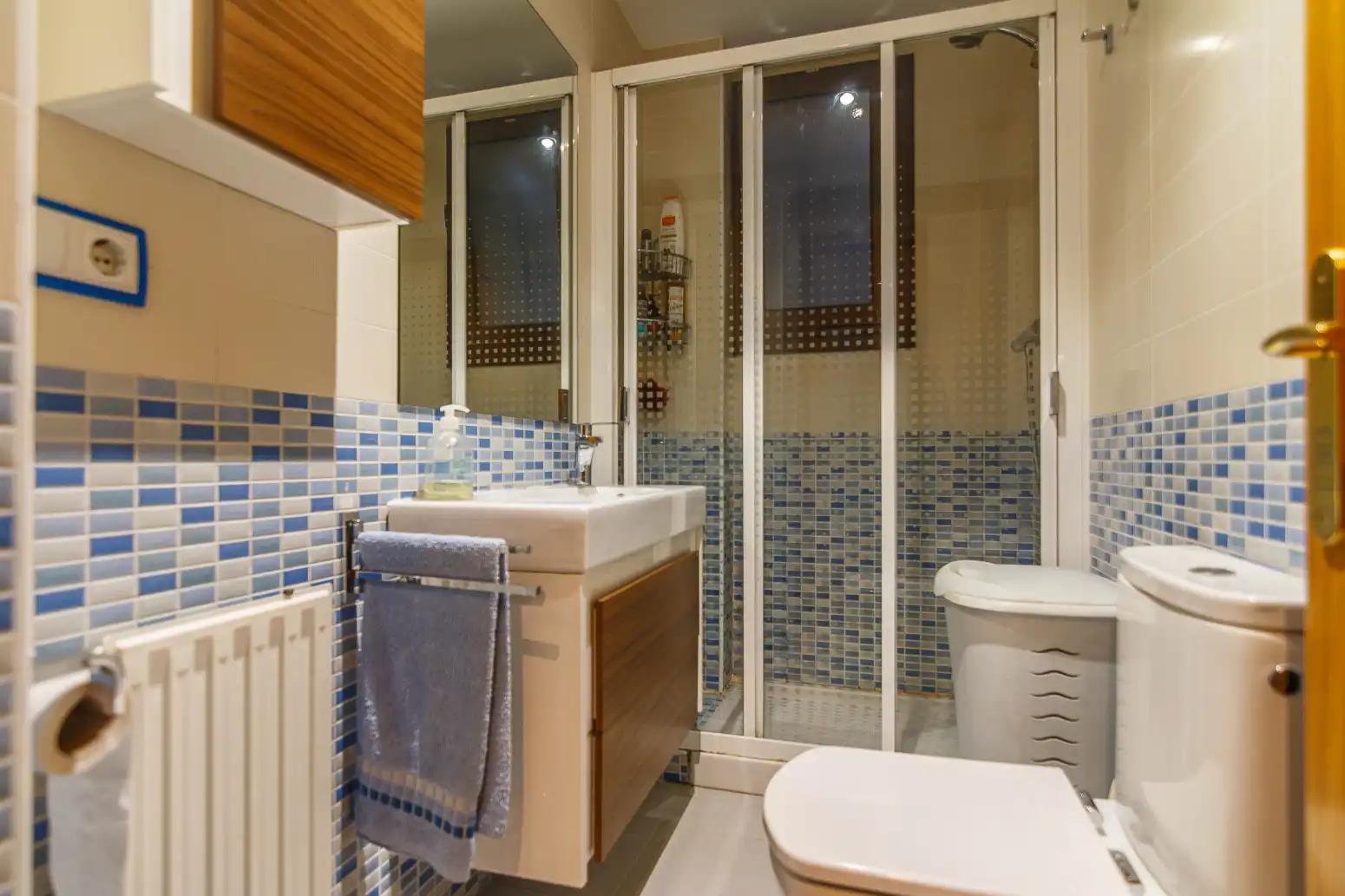 Bathroom of Flat for sale in El Carbayedo - El Quirinal