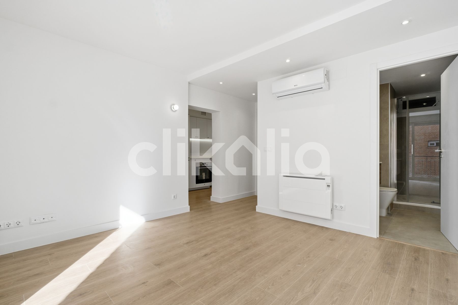 Bedroom of Flat for sale in  Madrid Capital  with Air Conditioner, Heating and Terrace