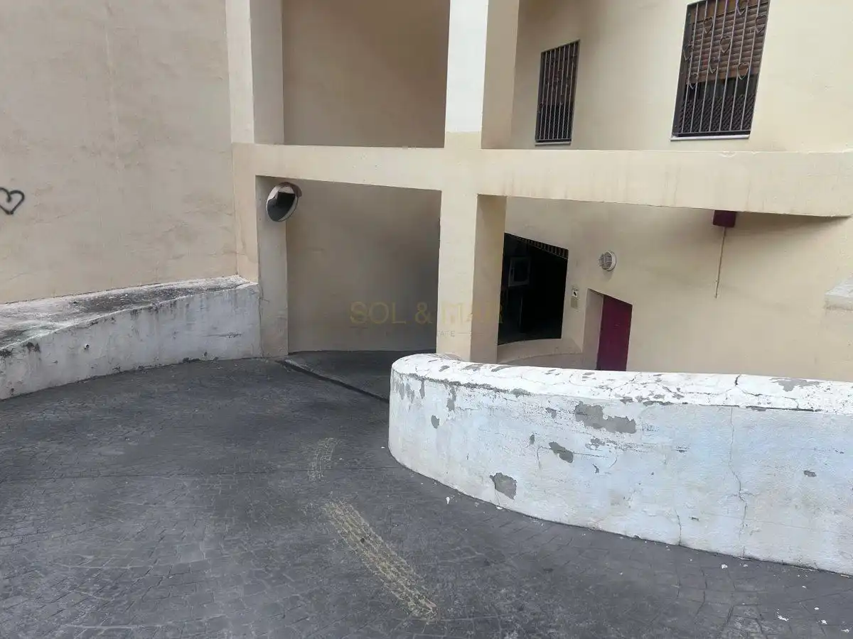 Vista exterior de Garatge en venda en Torremolinos