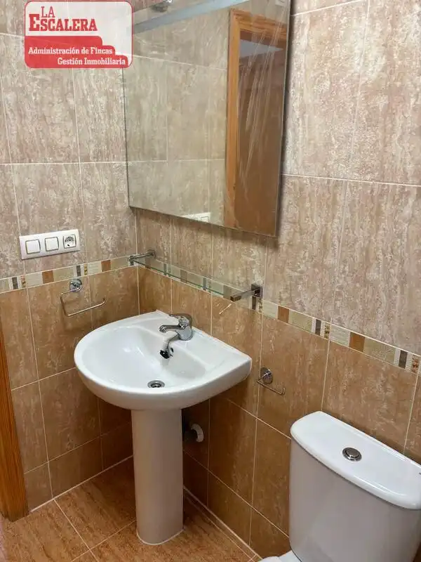 Badezimmer von Einfamilien-Reihenhaus zur Miete in Castalla