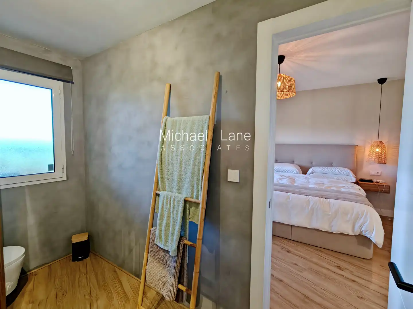 Schlafzimmer von Wohnung zum Verkauf in Sotogrande mit Klimaanlage, Privatgarten und Terrasse