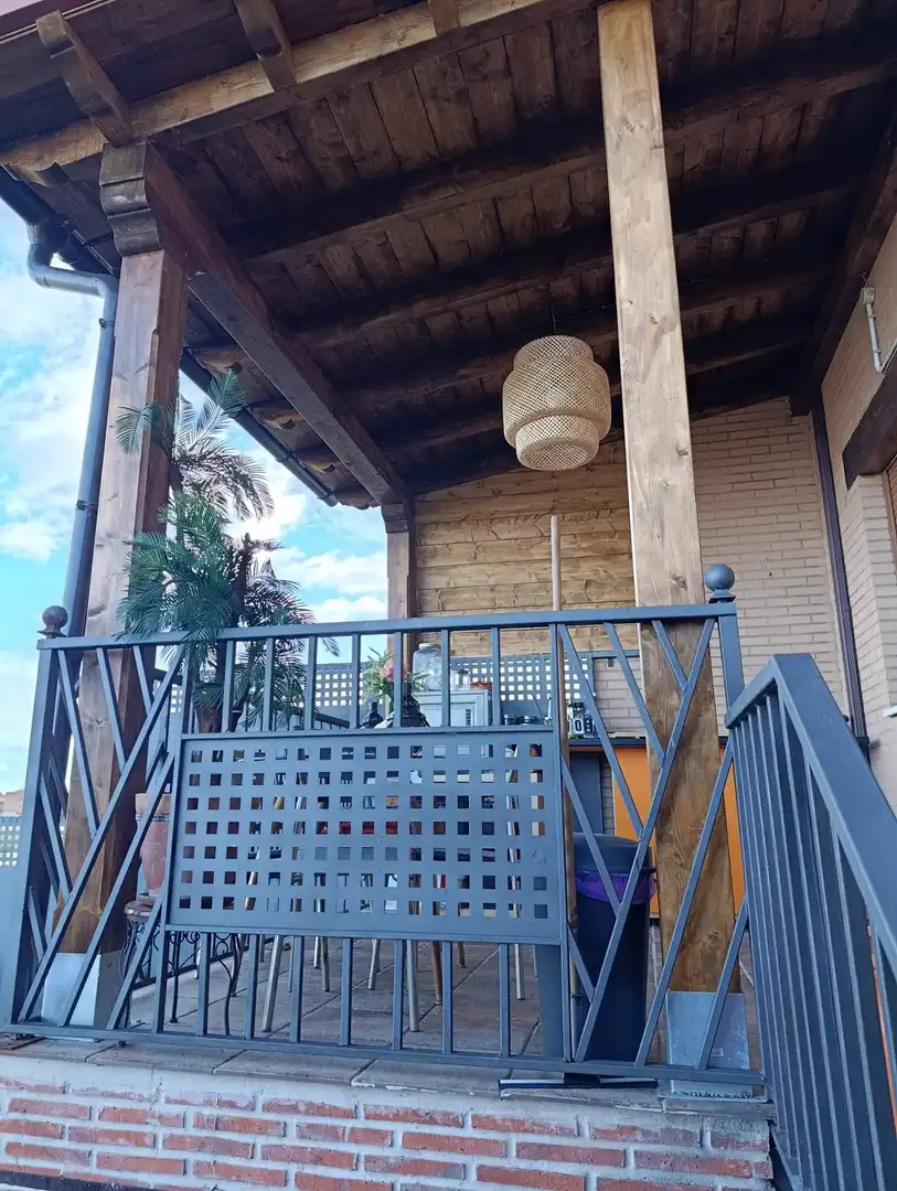 Terraza de Casa adosada en venta en Valverde de la Virgen con Jardín privado, Terraza y Balcón
