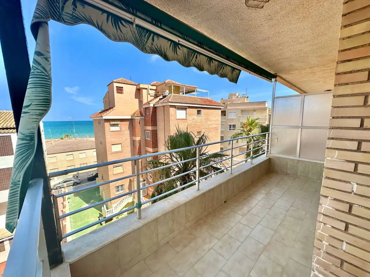 Vista exterior de Piso de alquiler en Guardamar del Segura con Terraza, Amueblado y Horno