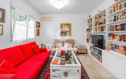 Living room of House or chalet for sale in  Madrid Capital  with Air Conditioner, Heating and Private garden