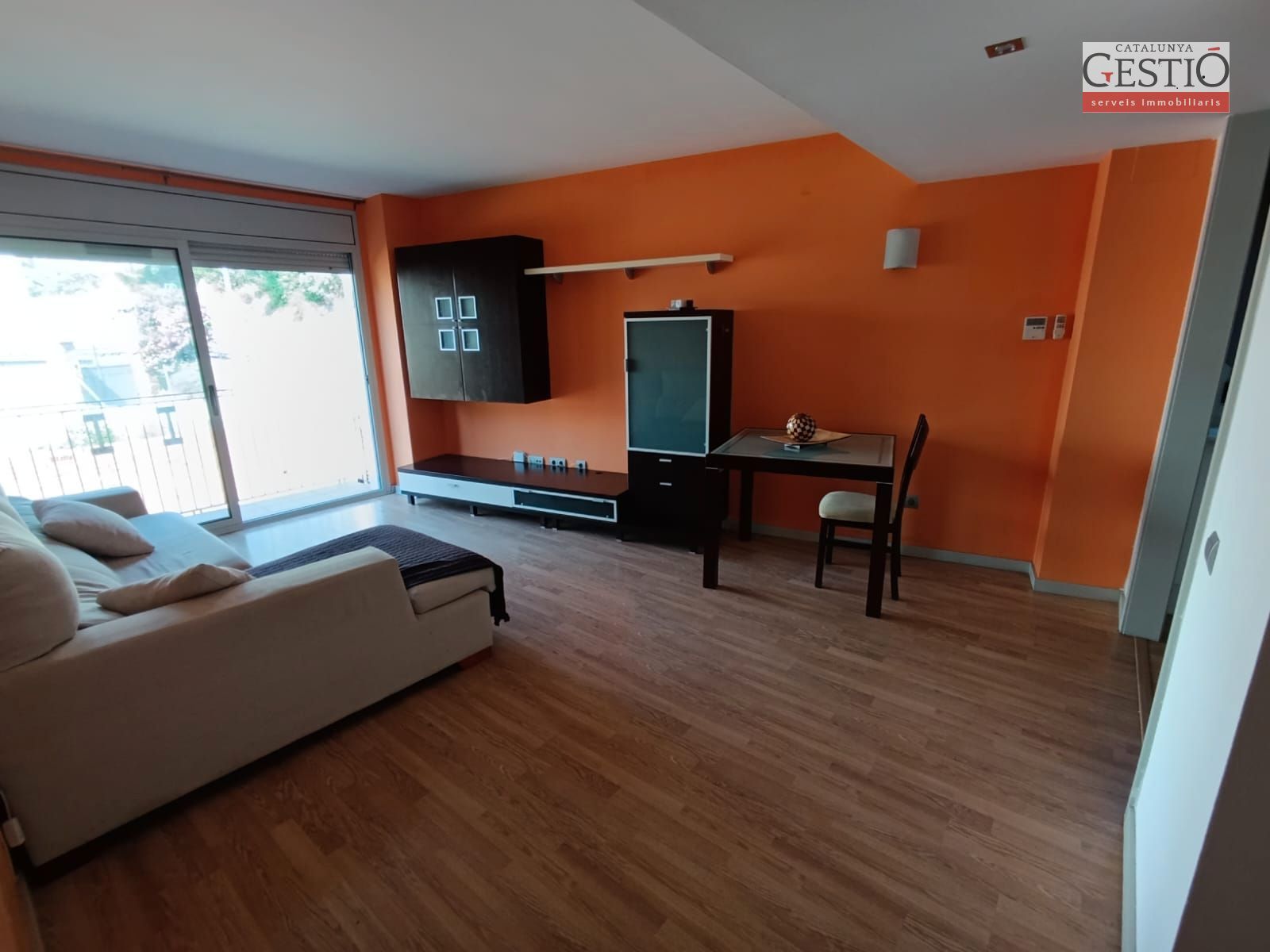 Sala de estar de Piso en venta en Corbera de Llobregat con Aire acondicionado, Calefacción y Parquet