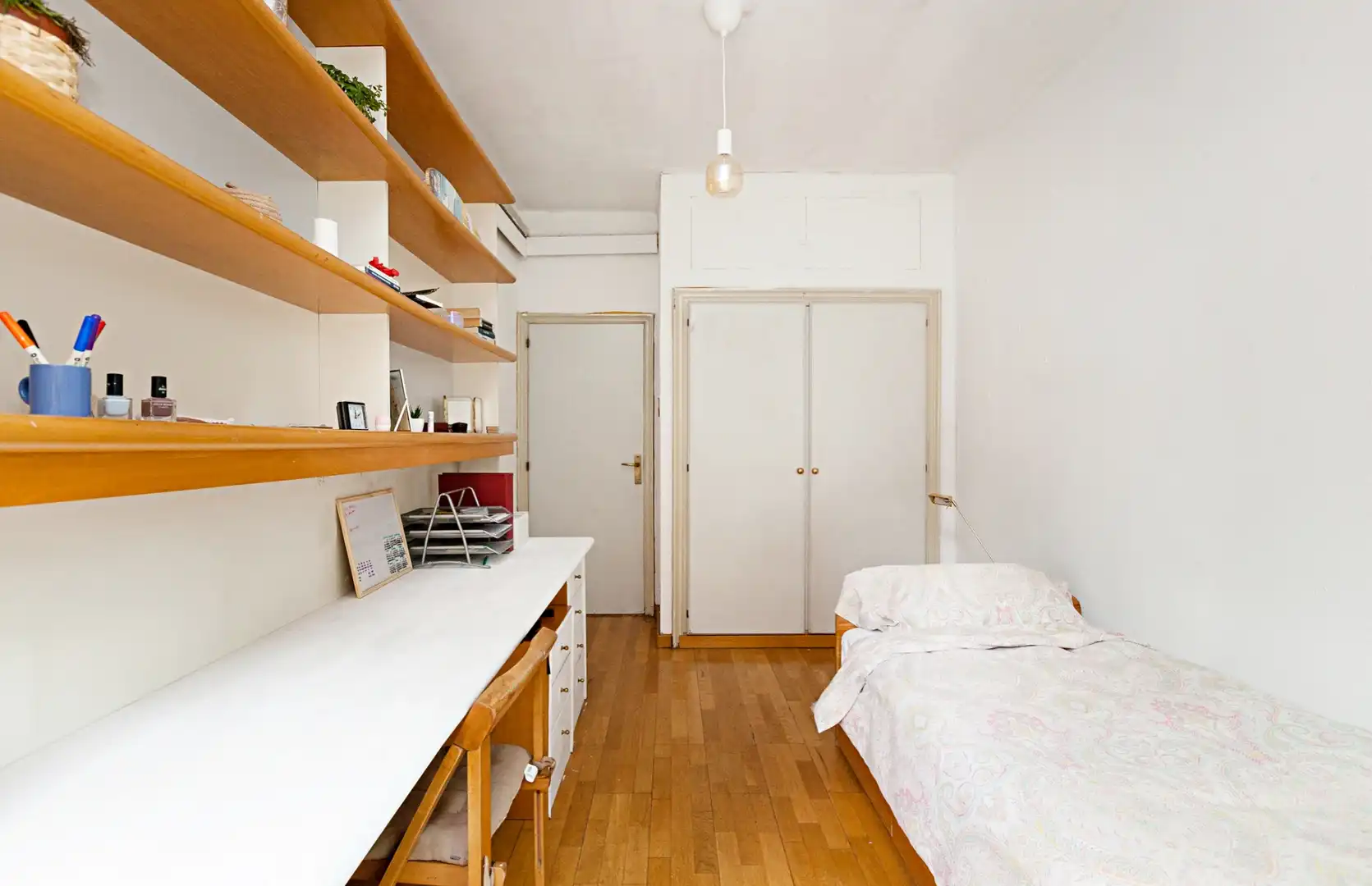 Bedroom of Flat for sale in Barcelona  with Terrace, Storage room and Furnished