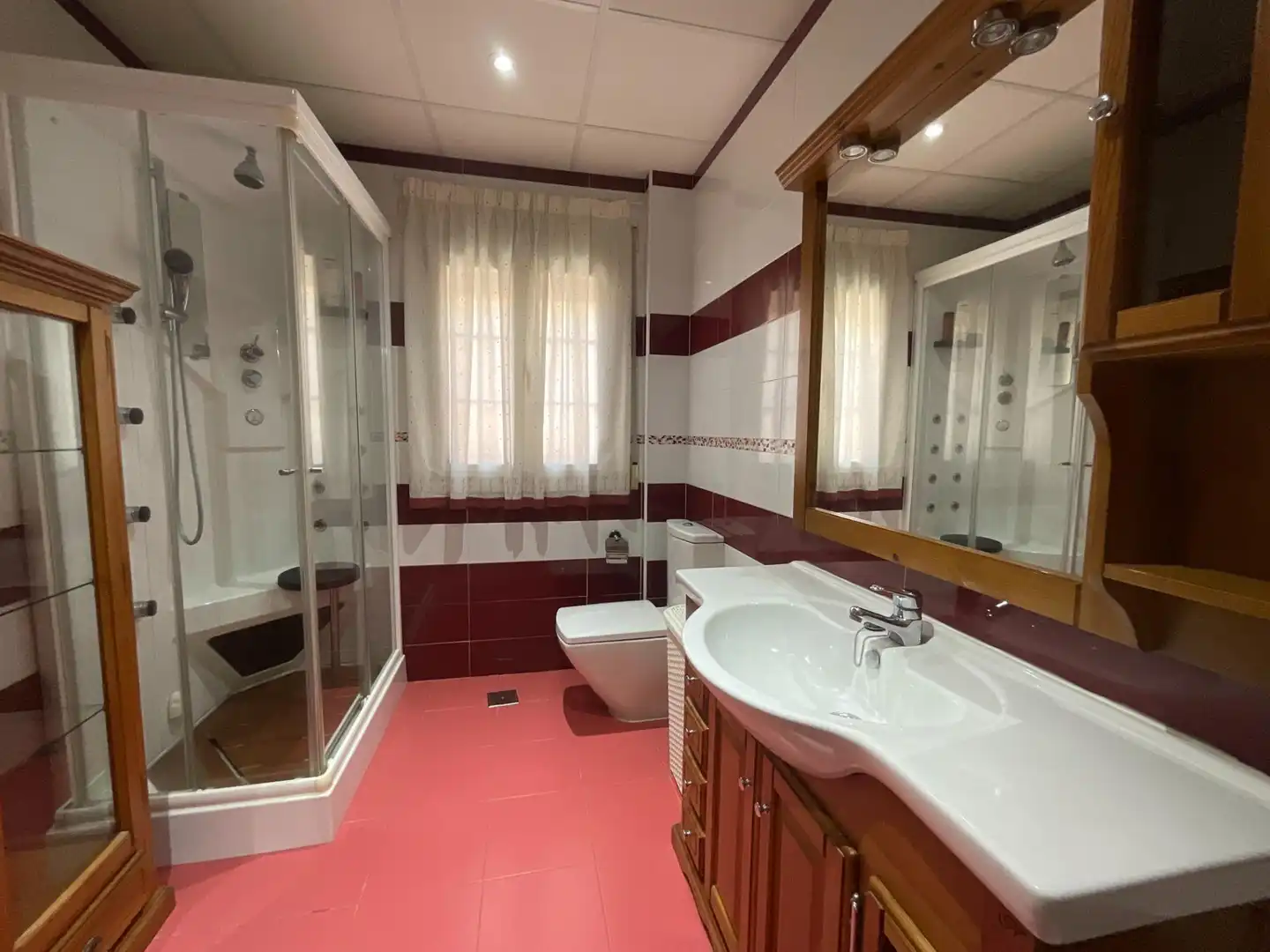 Badezimmer von Einfamilien-Reihenhaus zum Verkauf in Villaluenga de la Sagra mit Klimaanlage und Heizung