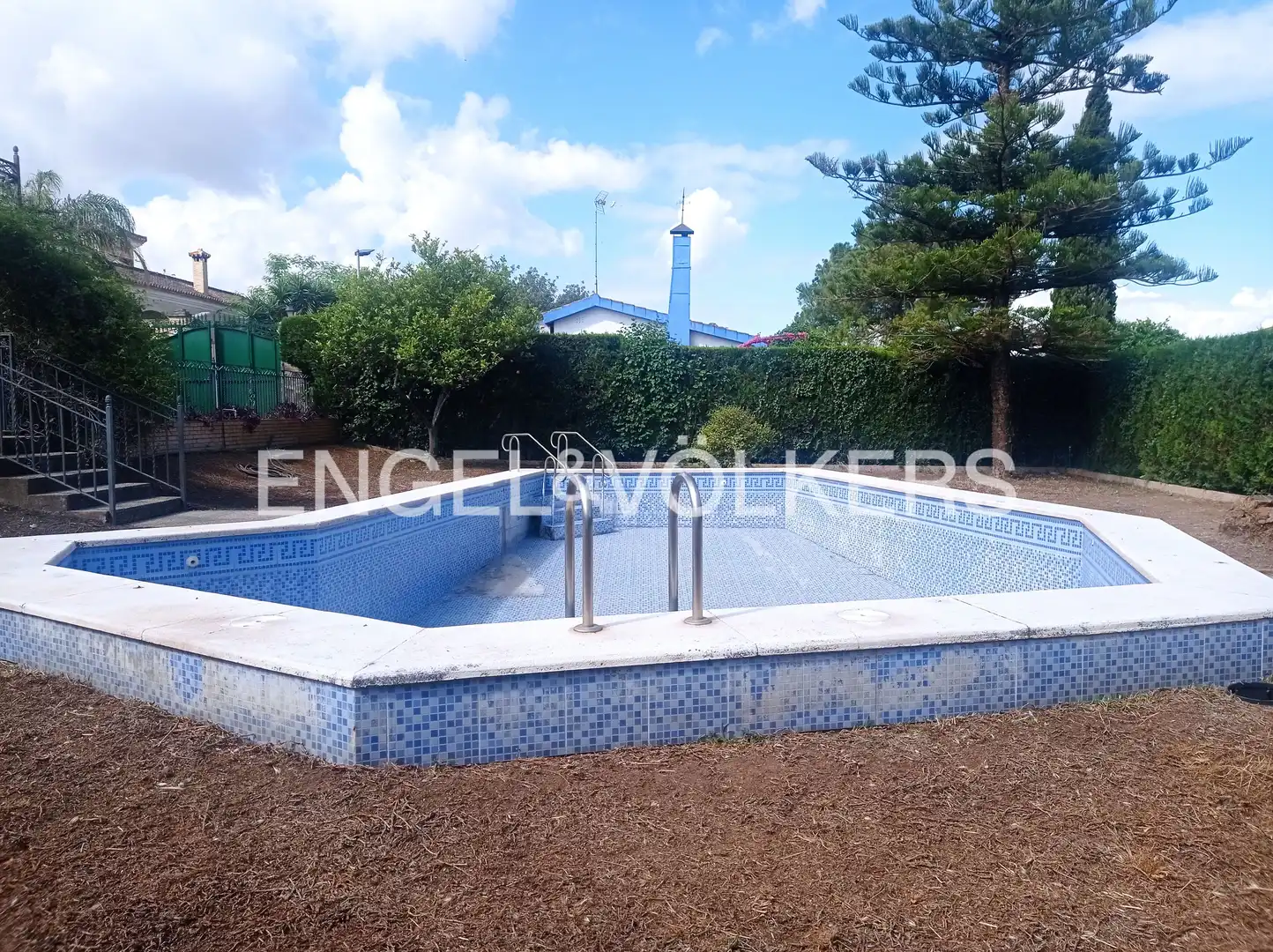 Piscina de Casa o chalet en venta en Dos Hermanas con Calefacción, Jardín privado y Terraza