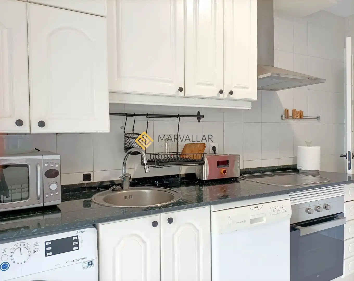 Cocina de Dúplex de alquiler en Santa Cruz de Bezana con Calefacción, Terraza y Amueblado