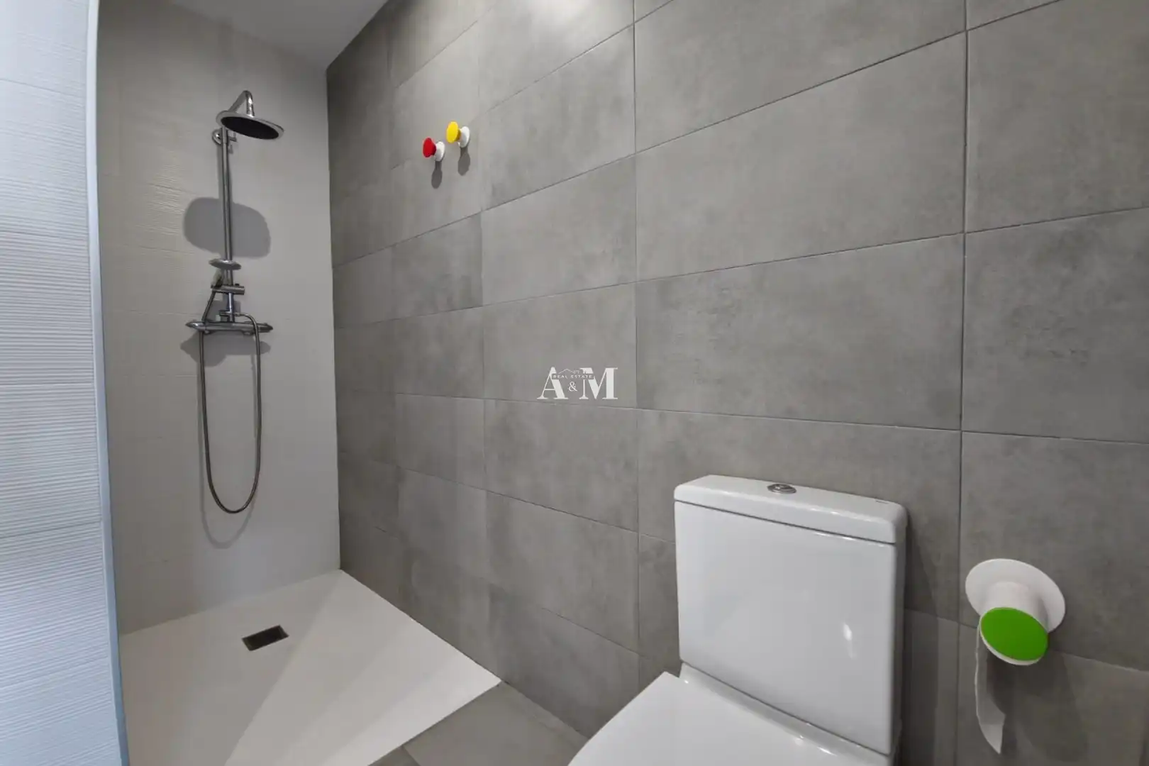 Badezimmer von Haus oder Chalet zur Miete in Dolores mit Heizung, Privatgarten und Terrasse