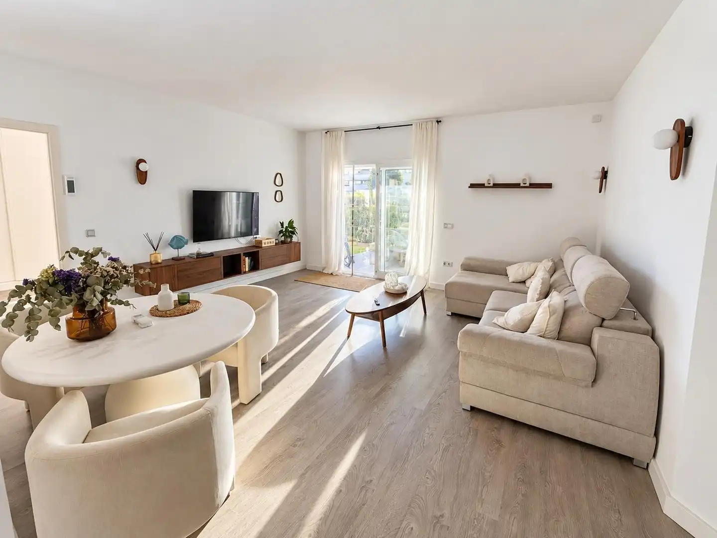 Sala de estar de Piso en venta en Fuengirola con Aire acondicionado, Jardín privado y Terraza