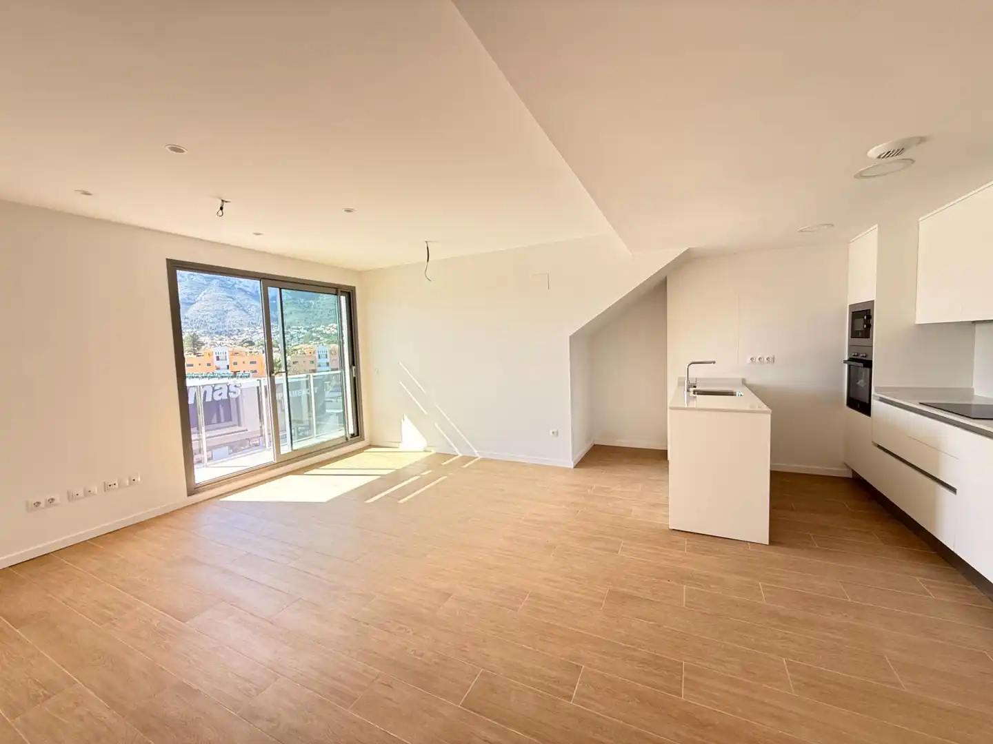 Wohnzimmer von Dachboden zum Verkauf in Dénia mit Klimaanlage, Privatgarten und Terrasse