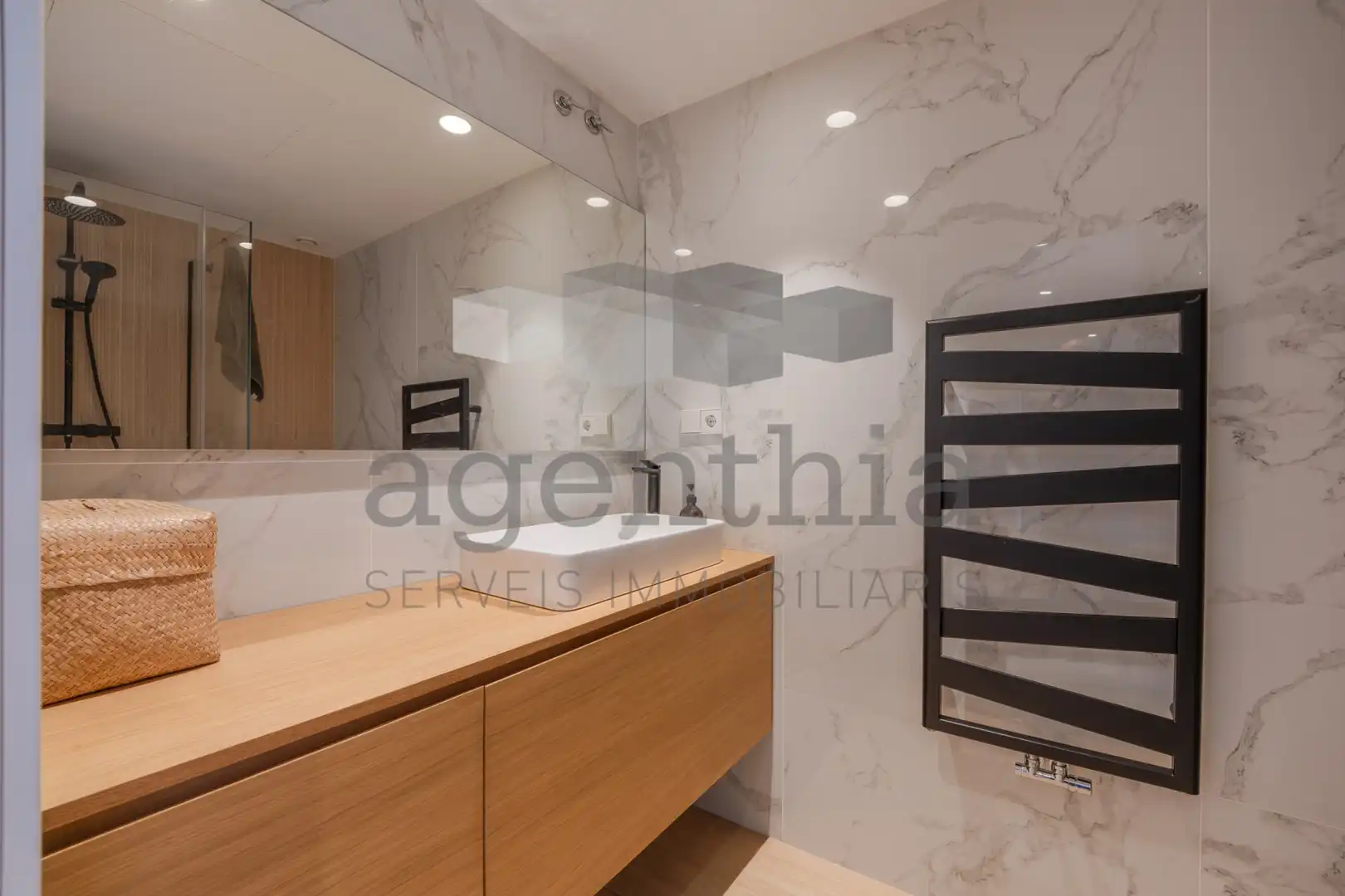 Baño de Piso en venta en Girona con Aire acondicionado, Calefacción y Trastero