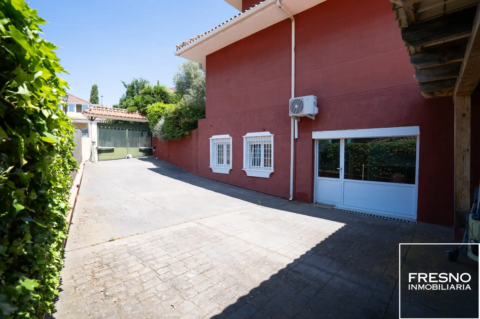 Vista exterior de Casa o xalet en venda en Cobeña amb Aire condicionat, Calefacció i Jardí privat